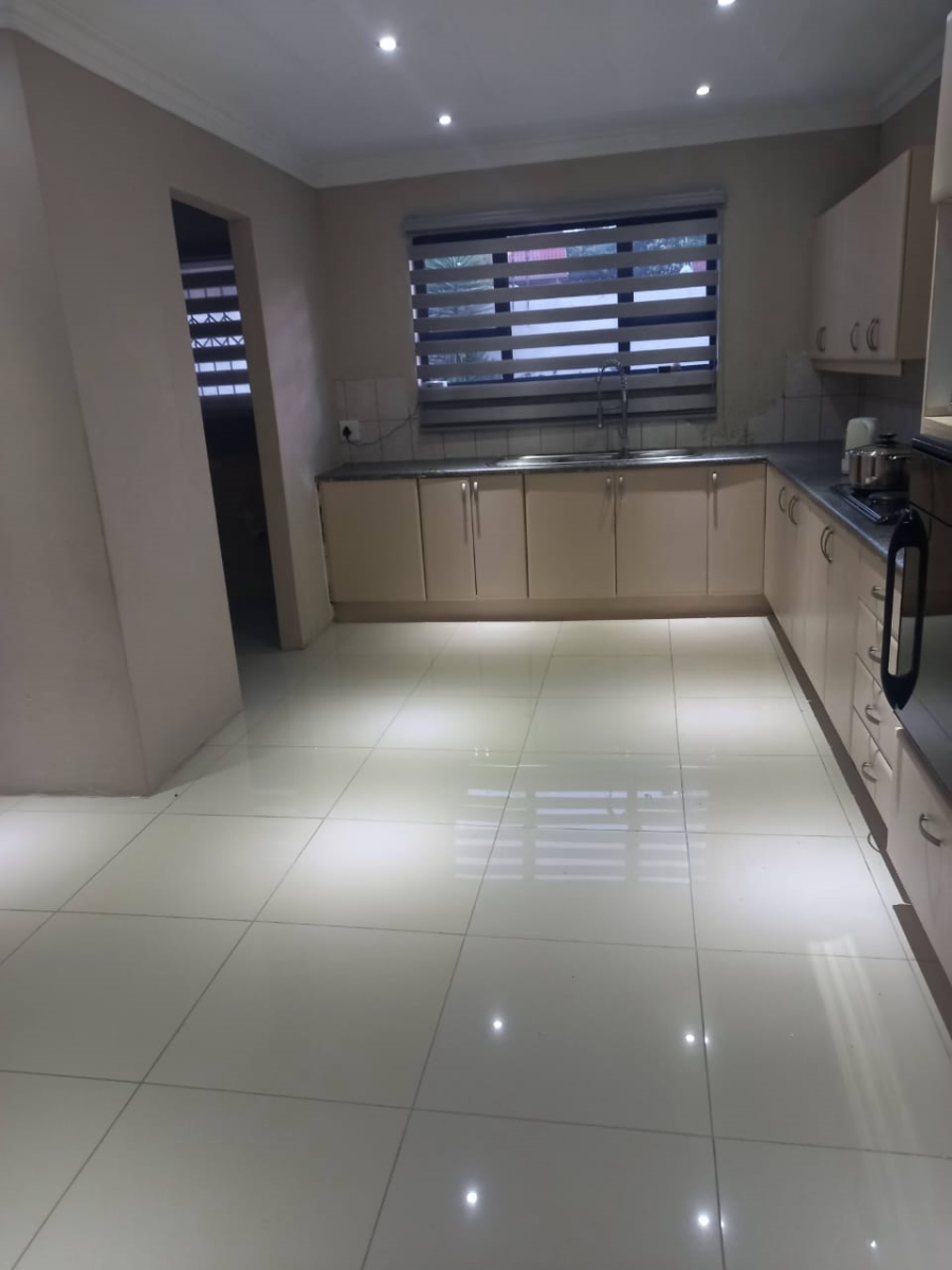 3 Bedroom Property for Sale in Birchleigh North Gauteng