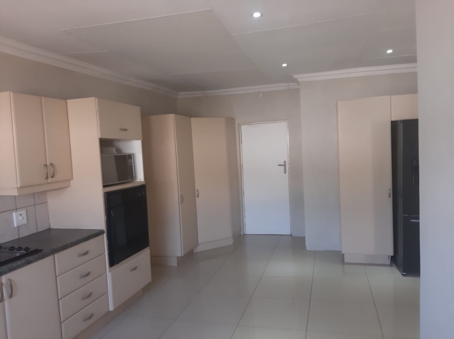 3 Bedroom Property for Sale in Birchleigh North Gauteng