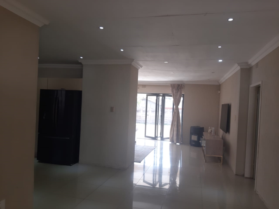 3 Bedroom Property for Sale in Birchleigh North Gauteng