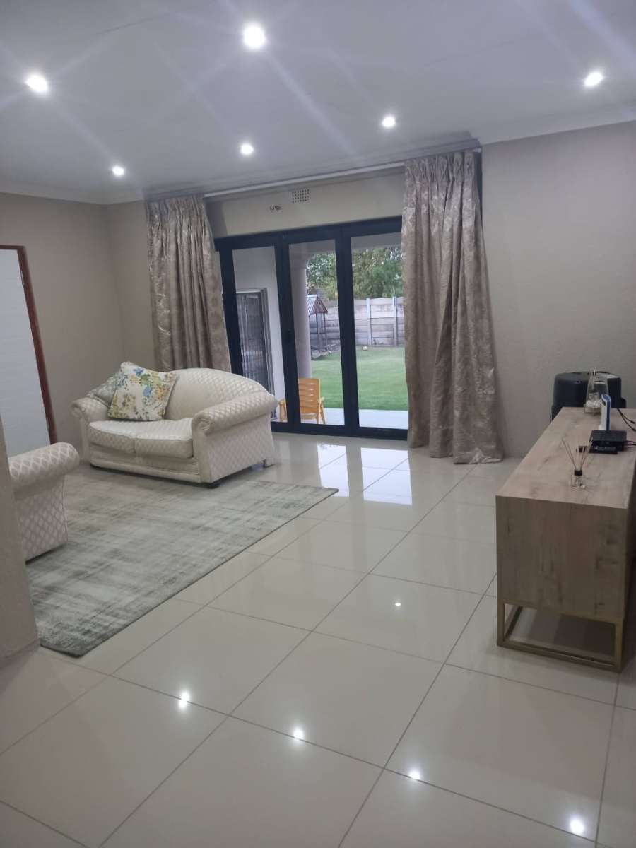 3 Bedroom Property for Sale in Birchleigh North Gauteng