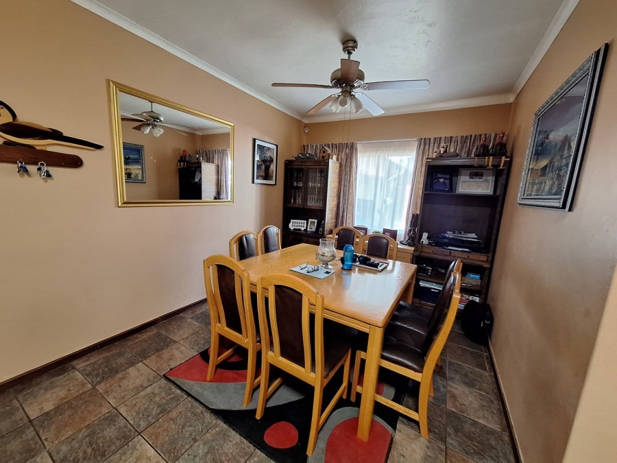 5 Bedroom Property for Sale in Rooihuiskraal Gauteng