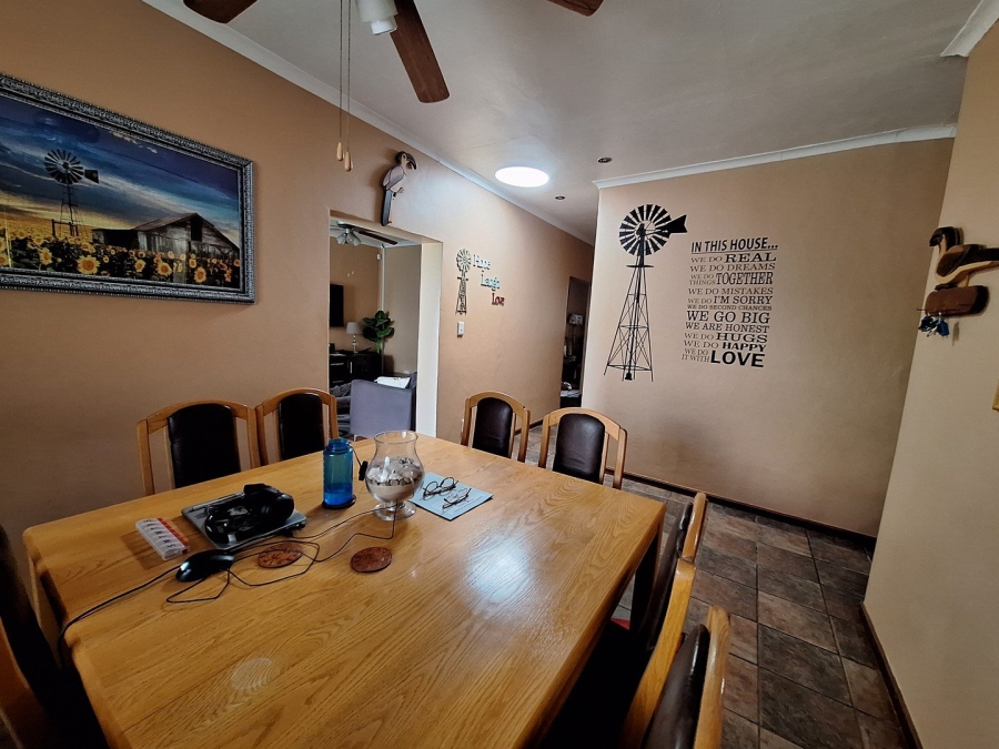 5 Bedroom Property for Sale in Rooihuiskraal Gauteng