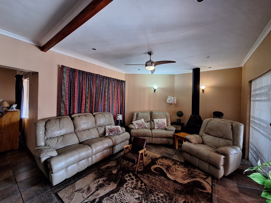 5 Bedroom Property for Sale in Rooihuiskraal Gauteng