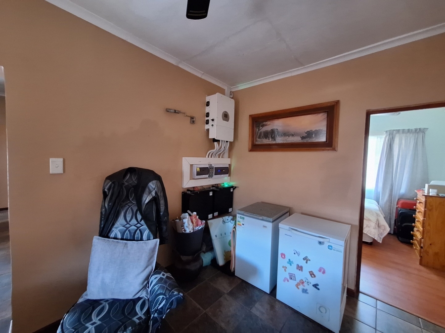 5 Bedroom Property for Sale in Rooihuiskraal Gauteng