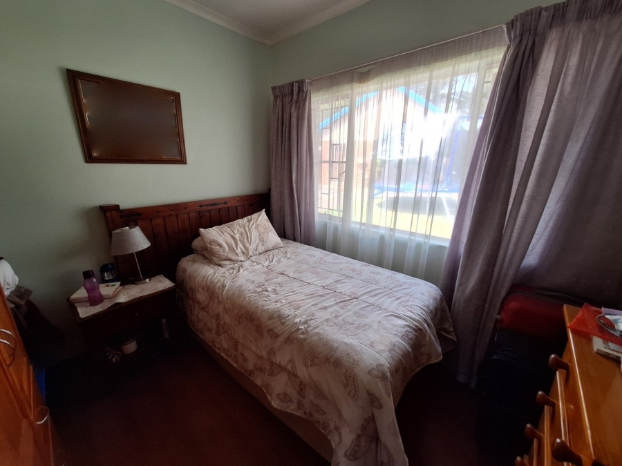 5 Bedroom Property for Sale in Rooihuiskraal Gauteng