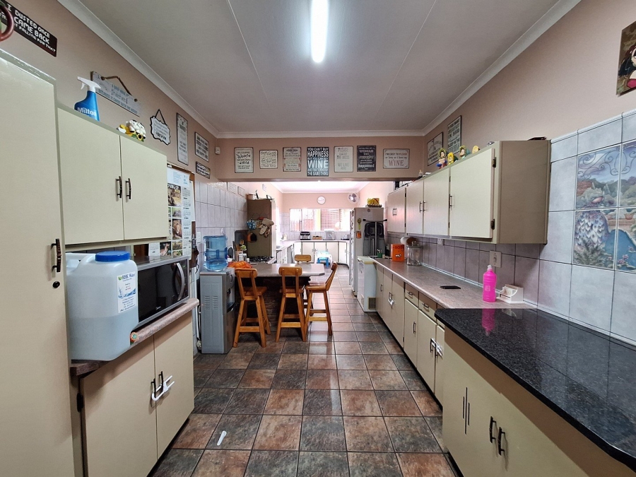 5 Bedroom Property for Sale in Rooihuiskraal Gauteng
