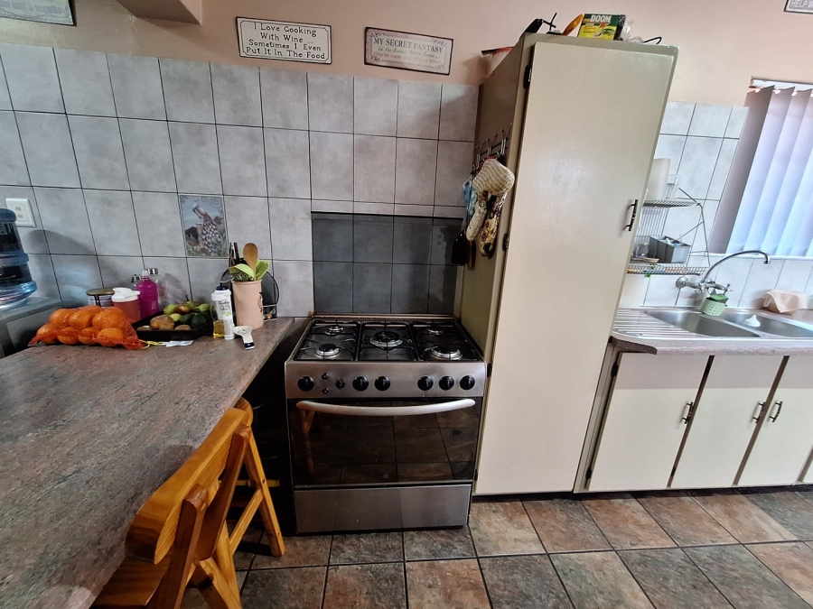 5 Bedroom Property for Sale in Rooihuiskraal Gauteng