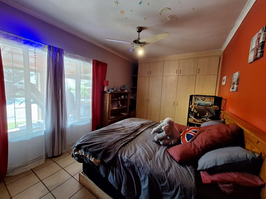 5 Bedroom Property for Sale in Rooihuiskraal Gauteng