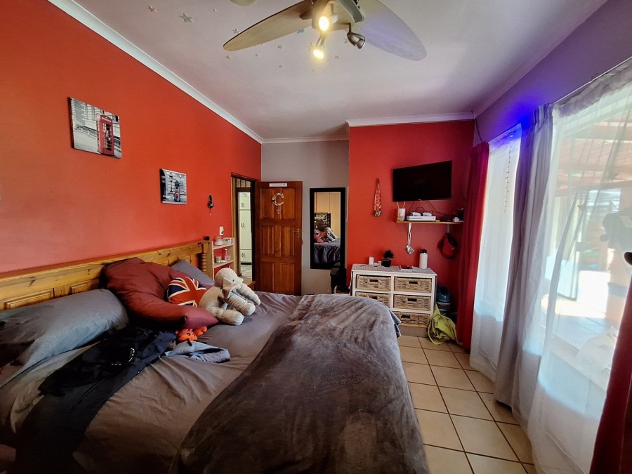 5 Bedroom Property for Sale in Rooihuiskraal Gauteng