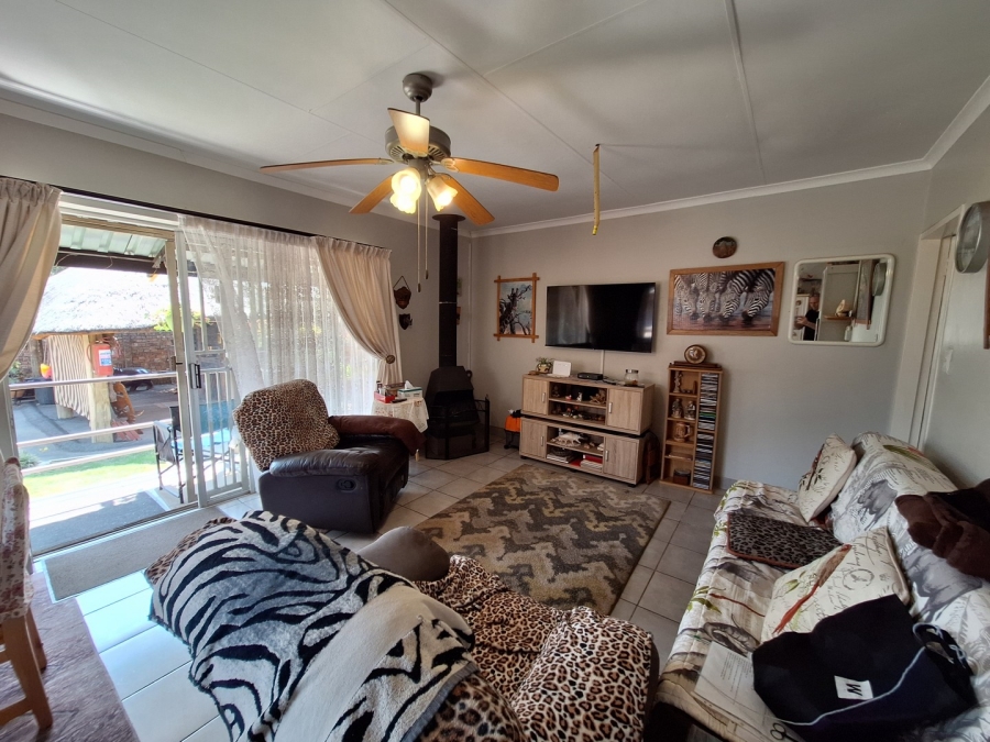 5 Bedroom Property for Sale in Rooihuiskraal Gauteng