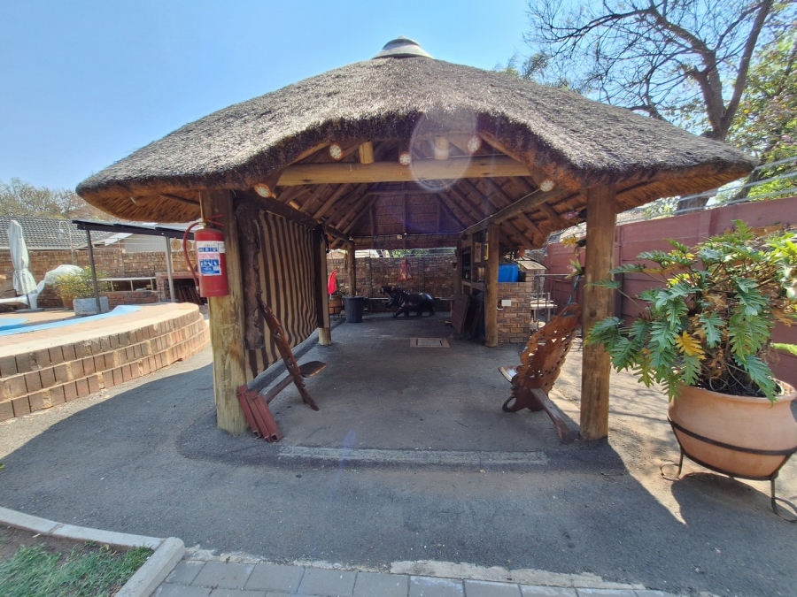 5 Bedroom Property for Sale in Rooihuiskraal Gauteng