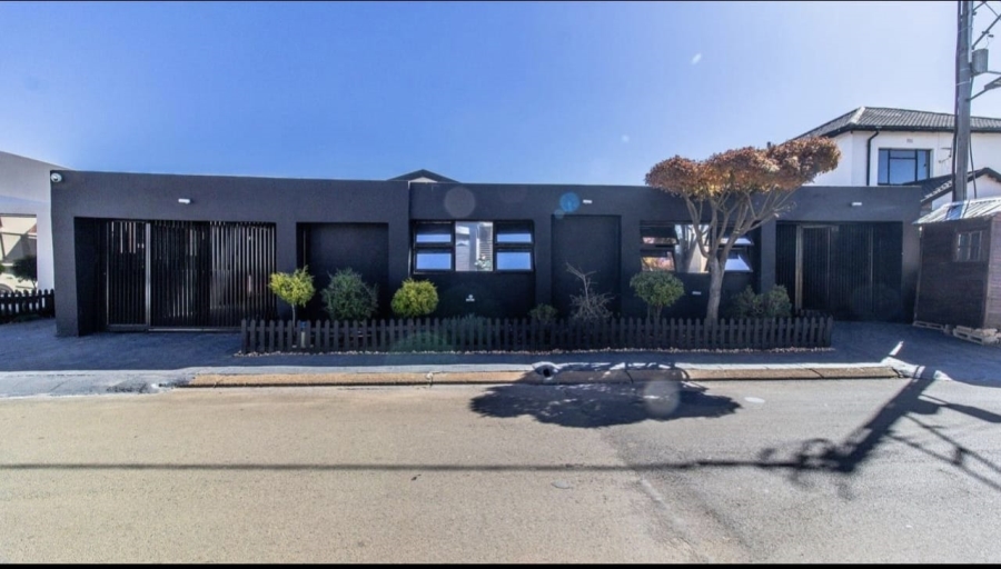 5 Bedroom Property for Sale in Lenasia Ext 5 Gauteng