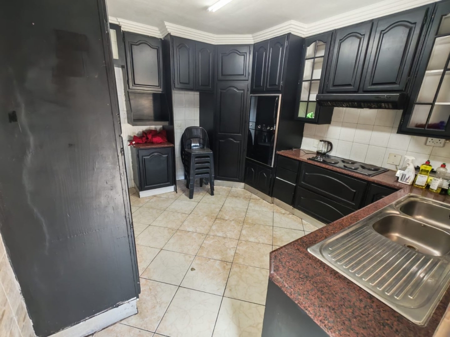 5 Bedroom Property for Sale in Lenasia Ext 5 Gauteng