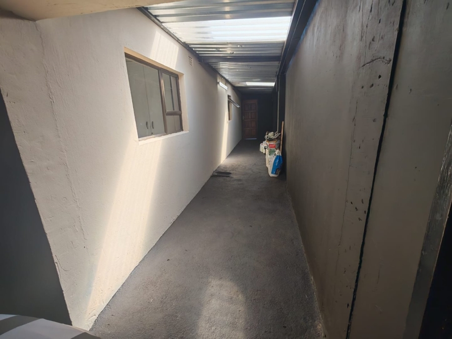 5 Bedroom Property for Sale in Lenasia Ext 5 Gauteng
