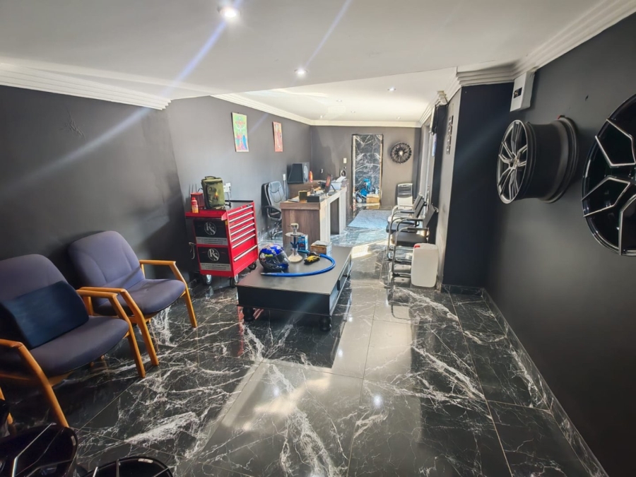 5 Bedroom Property for Sale in Lenasia Ext 5 Gauteng