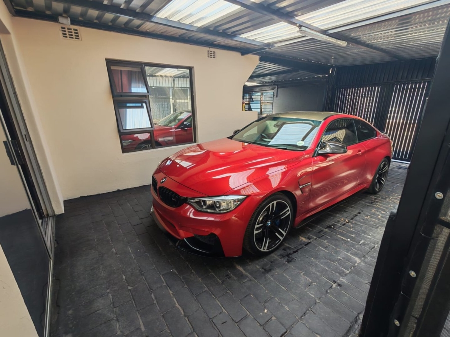 5 Bedroom Property for Sale in Lenasia Ext 5 Gauteng