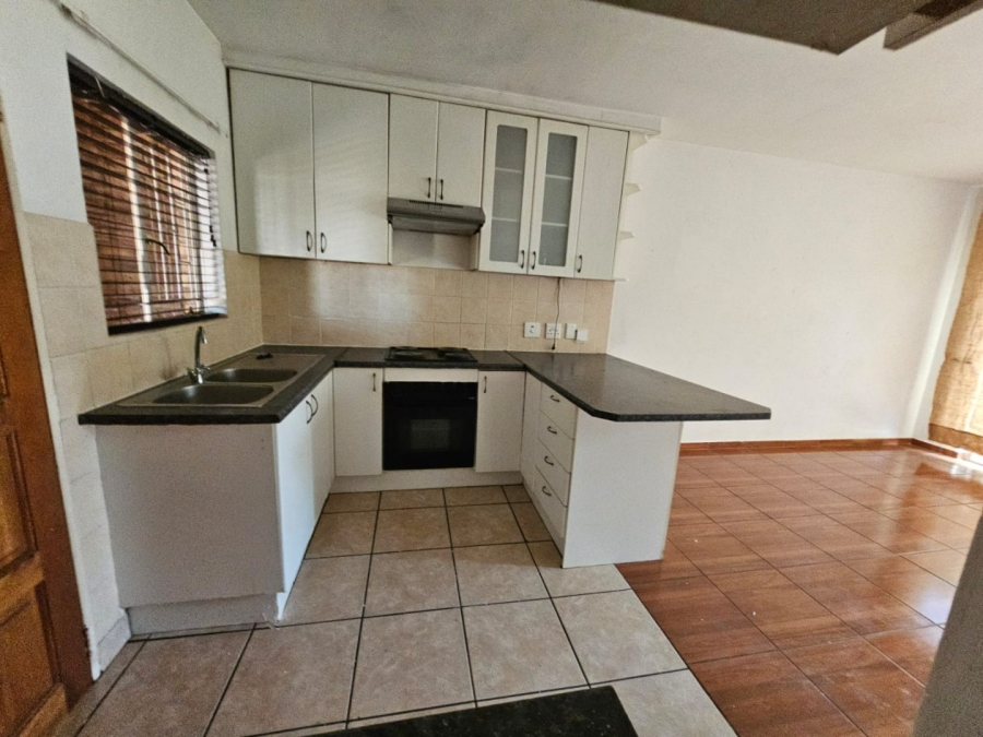 2 Bedroom Property for Sale in Heuwelsig Estate Gauteng