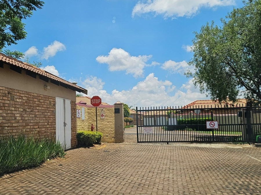 2 Bedroom Property for Sale in Heuwelsig Estate Gauteng