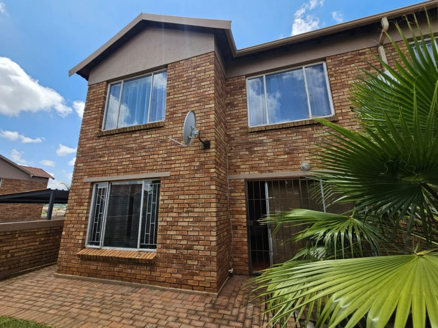 2 Bedroom Property for Sale in Heuwelsig Estate Gauteng