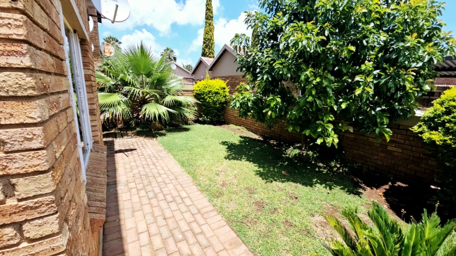 2 Bedroom Property for Sale in Heuwelsig Estate Gauteng