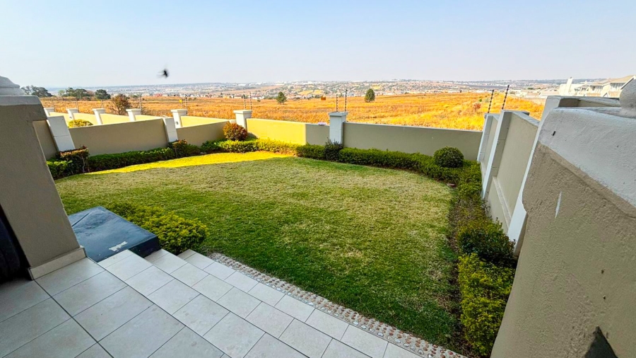 To Let 3 Bedroom Property for Rent in Blue Hills Gauteng