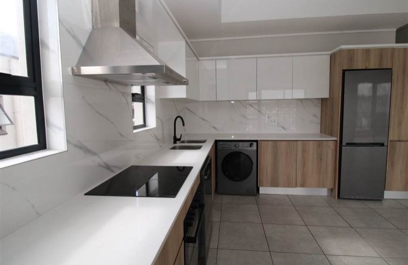 To Let 2 Bedroom Property for Rent in Waterfall Gauteng