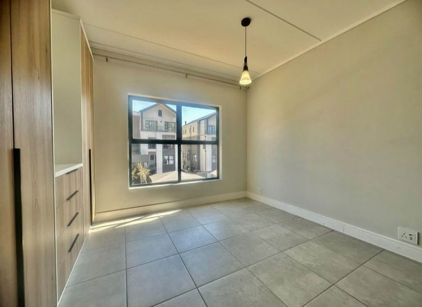 To Let 2 Bedroom Property for Rent in Waterfall Gauteng
