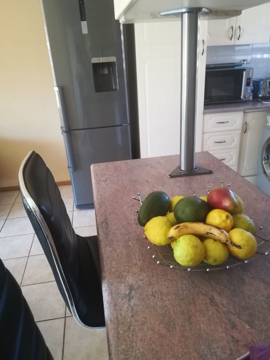 To Let 2 Bedroom Property for Rent in Birch Acres Gauteng