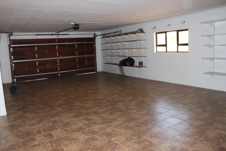 To Let 5 Bedroom Property for Rent in Silver Lakes Golf Estate Gauteng