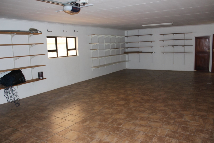 To Let 5 Bedroom Property for Rent in Silver Lakes Golf Estate Gauteng