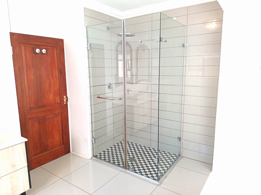 To Let 5 Bedroom Property for Rent in Silver Lakes Golf Estate Gauteng