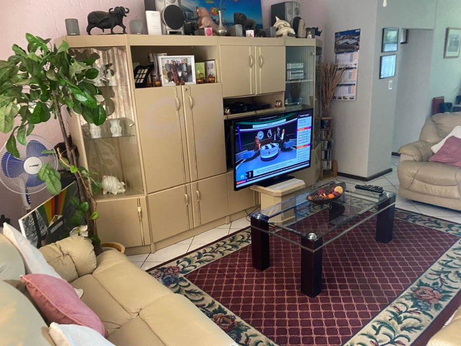 2 Bedroom Property for Sale in Vorna Valley Gauteng