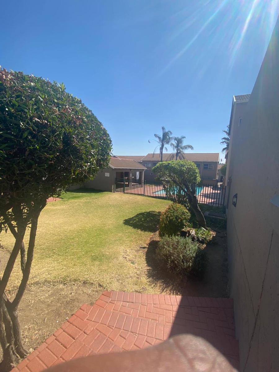 2 Bedroom Property for Sale in Vorna Valley Gauteng