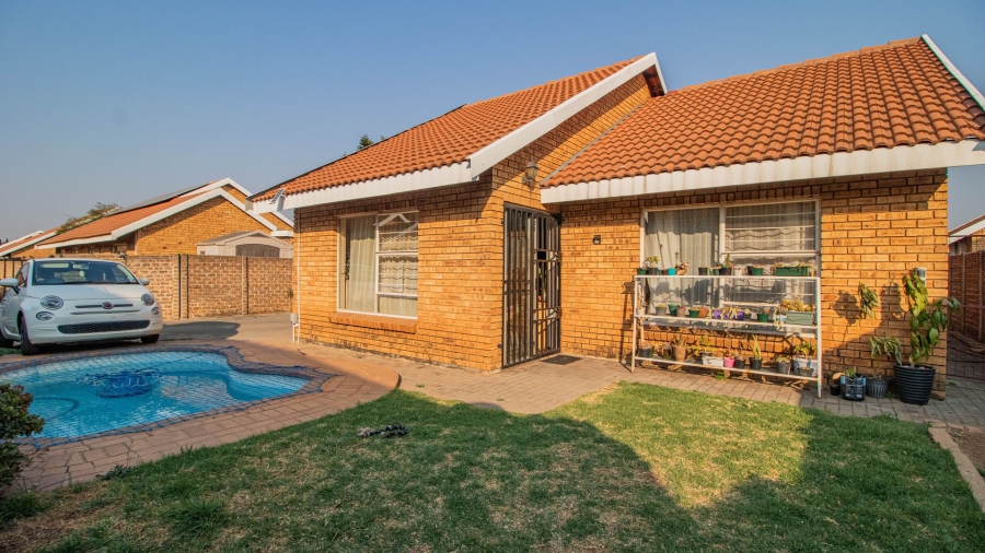 2 Bedroom Property for Sale in Bonaero Park Gauteng