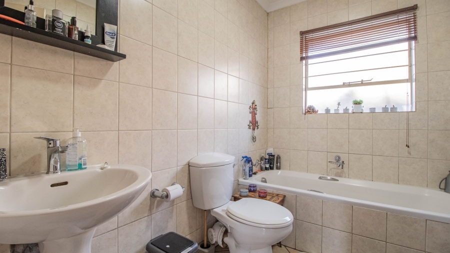 2 Bedroom Property for Sale in Bonaero Park Gauteng