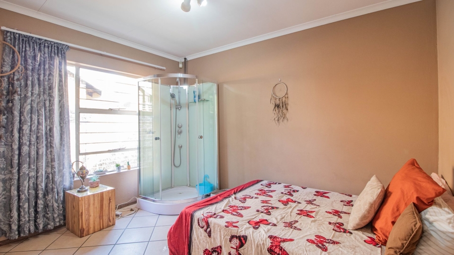 2 Bedroom Property for Sale in Bonaero Park Gauteng