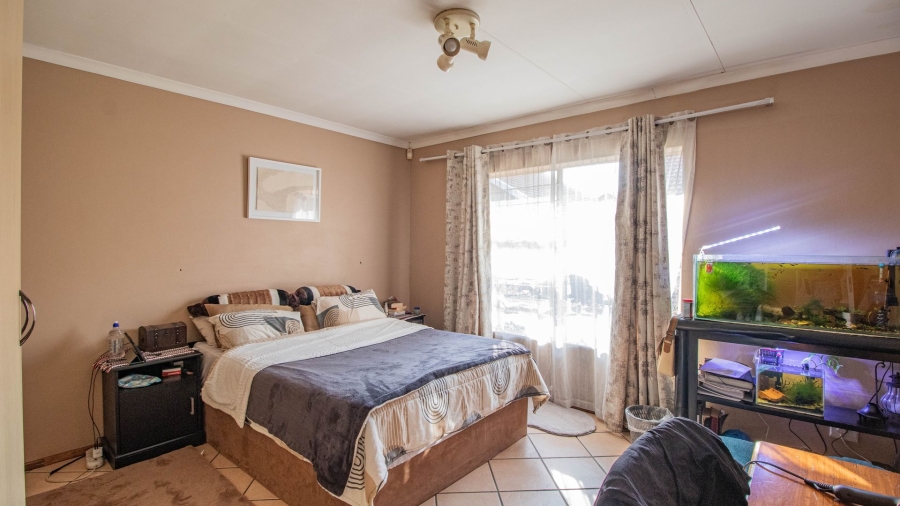 2 Bedroom Property for Sale in Bonaero Park Gauteng