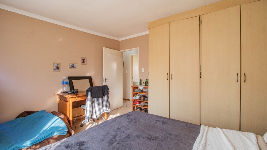 2 Bedroom Property for Sale in Bonaero Park Gauteng