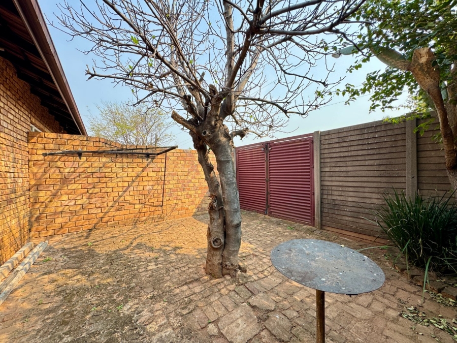 To Let 1 Bedroom Property for Rent in Pierre Van Ryneveld Gauteng