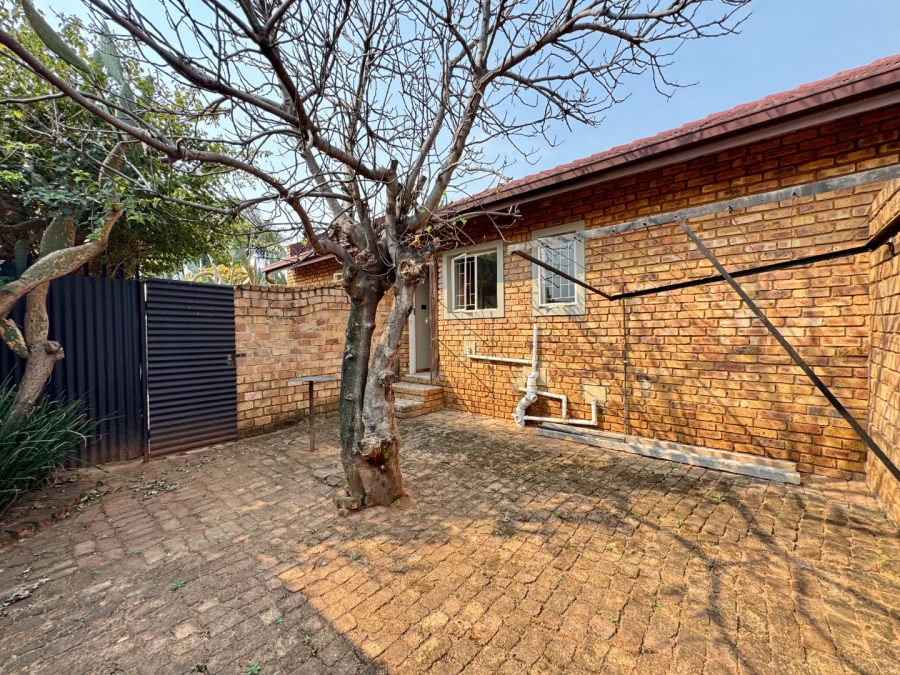 To Let 1 Bedroom Property for Rent in Pierre Van Ryneveld Gauteng