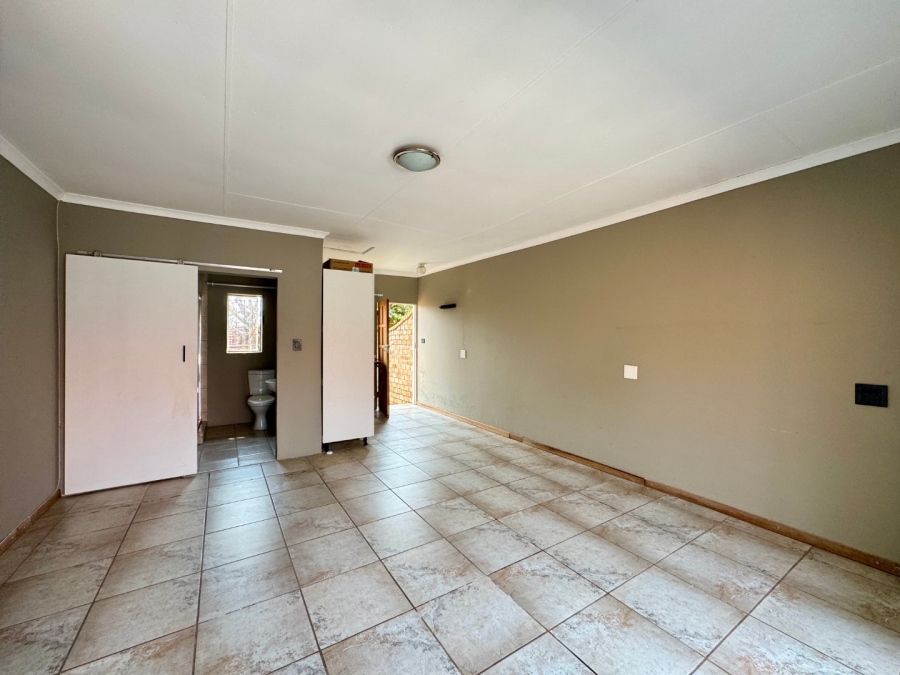 To Let 1 Bedroom Property for Rent in Pierre Van Ryneveld Gauteng