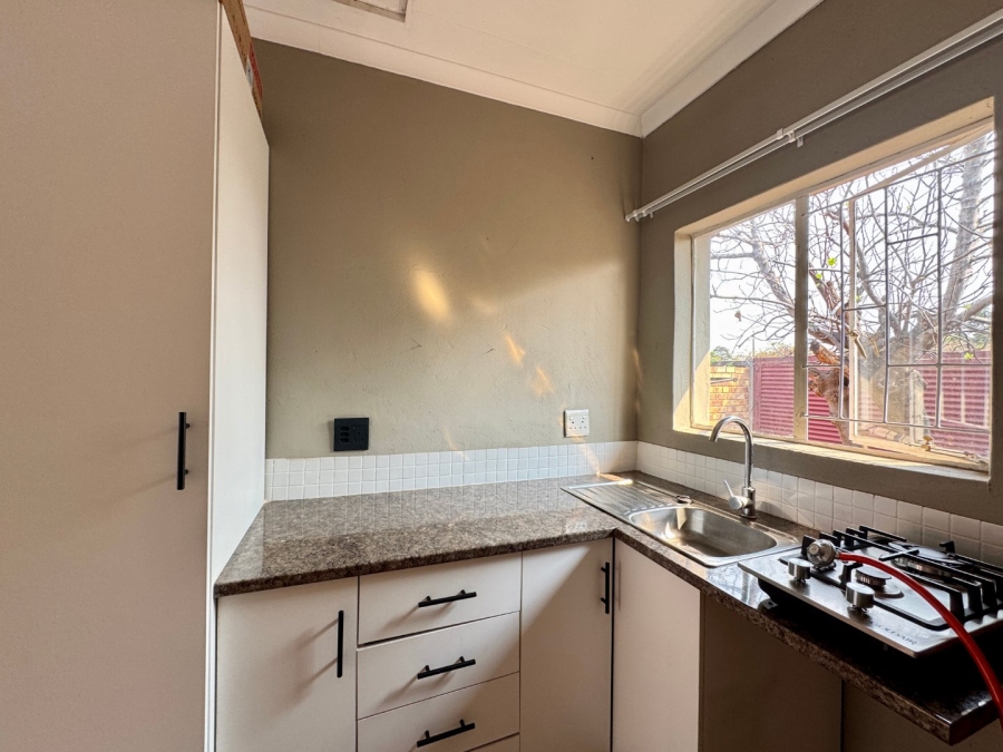 To Let 1 Bedroom Property for Rent in Pierre Van Ryneveld Gauteng