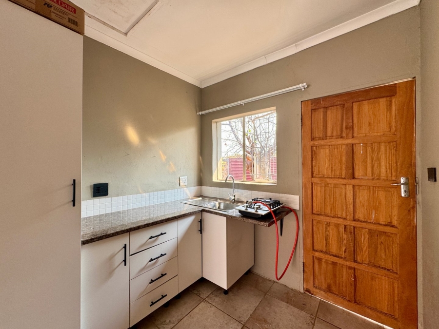To Let 1 Bedroom Property for Rent in Pierre Van Ryneveld Gauteng