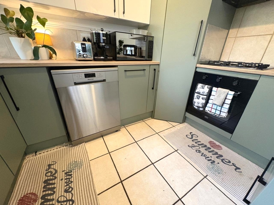 To Let 3 Bedroom Property for Rent in Olivedale Gauteng