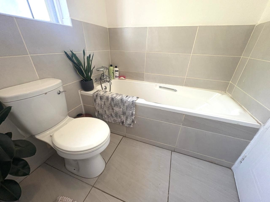 To Let 3 Bedroom Property for Rent in Olivedale Gauteng