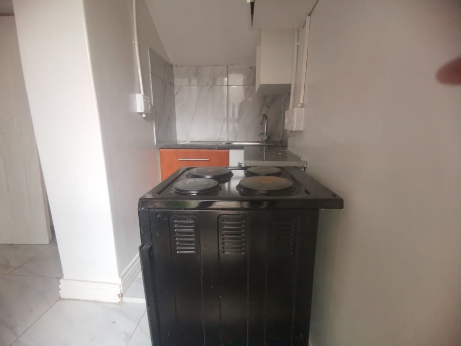 To Let 1 Bedroom Property for Rent in Kensington Gauteng