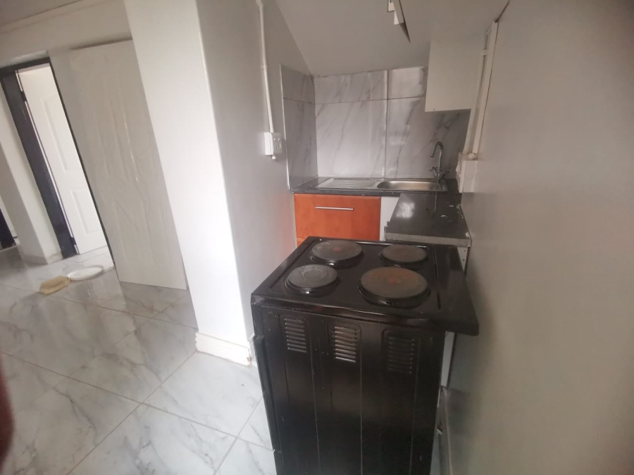 To Let 1 Bedroom Property for Rent in Kensington Gauteng