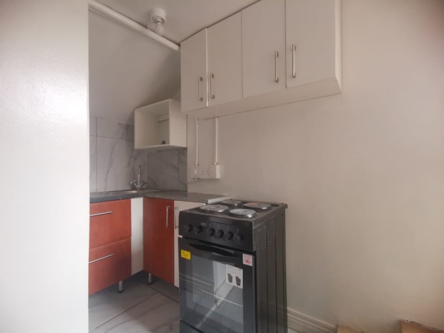 To Let 1 Bedroom Property for Rent in Kensington Gauteng