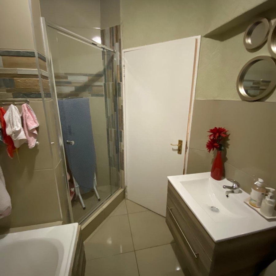To Let 2 Bedroom Property for Rent in Lonehill Gauteng