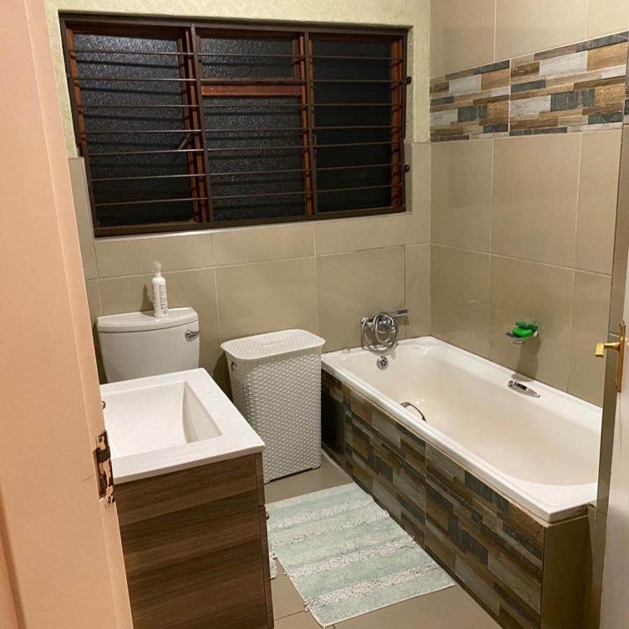 To Let 2 Bedroom Property for Rent in Lonehill Gauteng